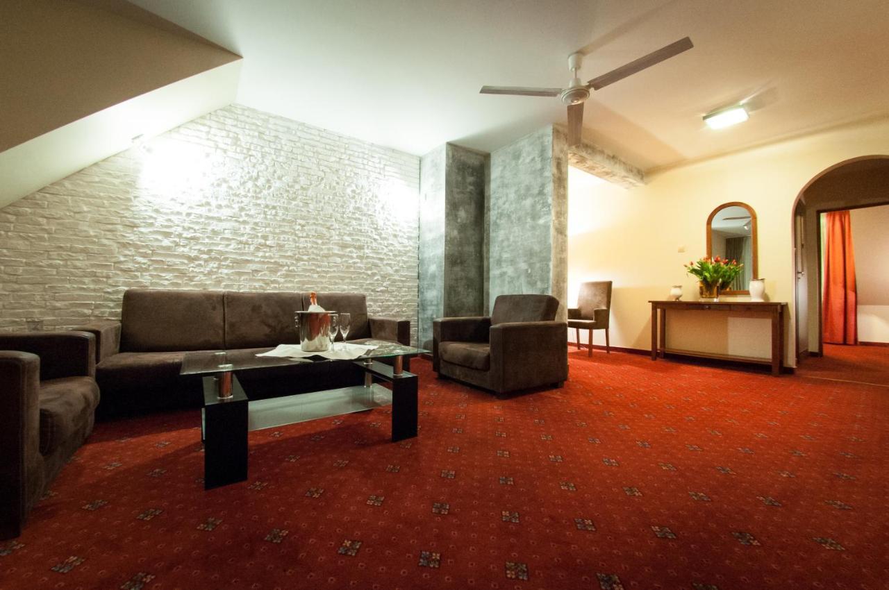 Secession Hotel Leczna Exterior foto